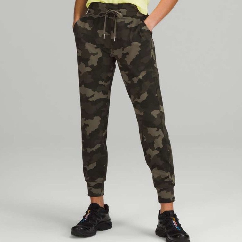 Lululemon Athletica, Ready to Rulu Jogger, Heritage Camo, size 12